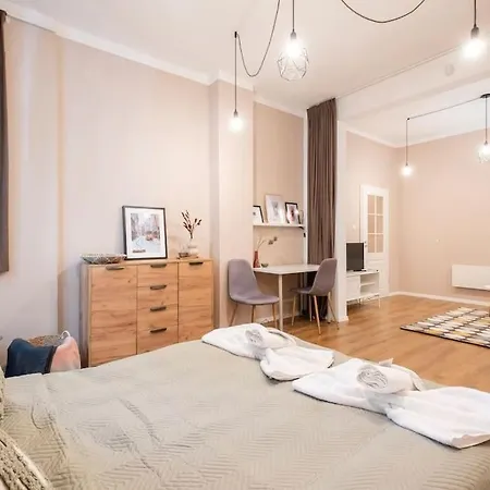 Centre 1 Bedroom Next To Vitosha Blvd. Daire *