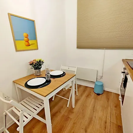 Centre 1 Bedroom Next To Vitosha Blvd. Daire *